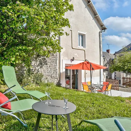 Awesome In Quettreville-sur-sienn With Wifi Casa de Férias