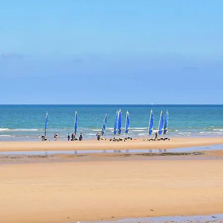 Awesome In Quettreville-sur-sienn With Wifi Casa de Férias *