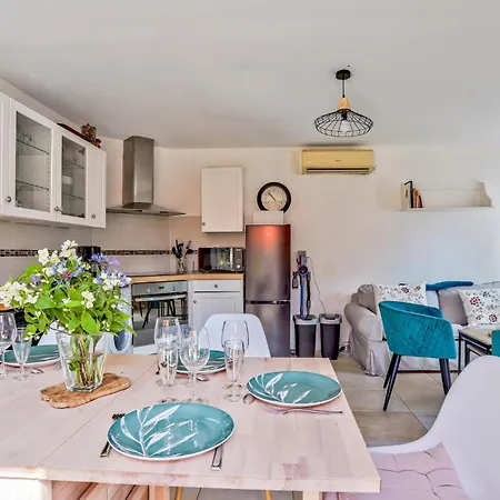 Awesome In Quettreville-sur-sienn With Wifi Casa de Férias *