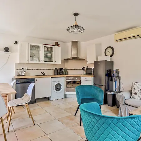 Awesome In Quettreville-sur-sienn With Wifi Casa de Férias