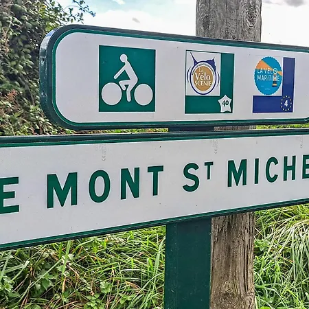 Casa de Férias Awesome In Quettreville-sur-sienn With Wifi