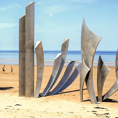 Awesome In Quettreville-sur-sienn With Wifi Casa de Férias