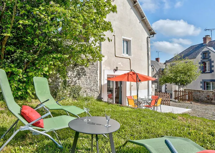 Awesome In Quettreville-sur-sienn With Wifi بيت للعطل