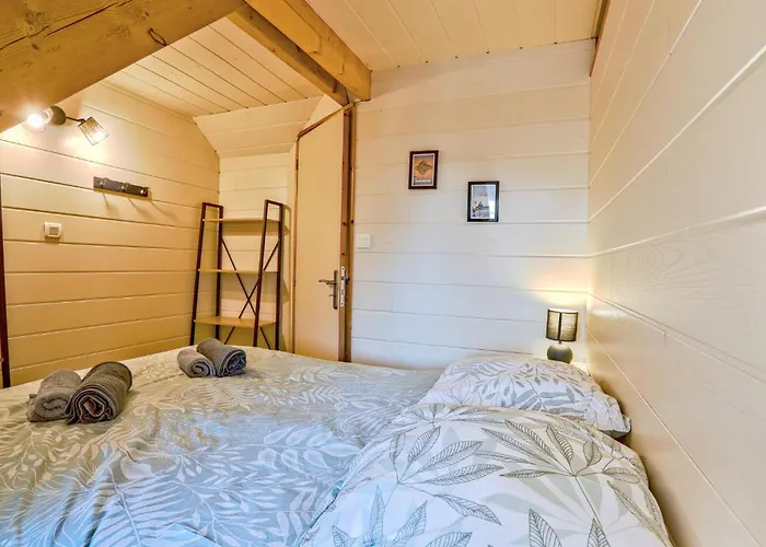 Awesome In Quettreville-sur-sienn With Wifi * Quettreville-sur-Sienne