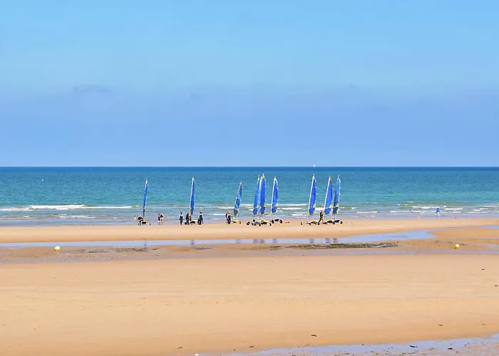 Awesome In Quettreville-sur-sienn With Wifi بيت للعطل *