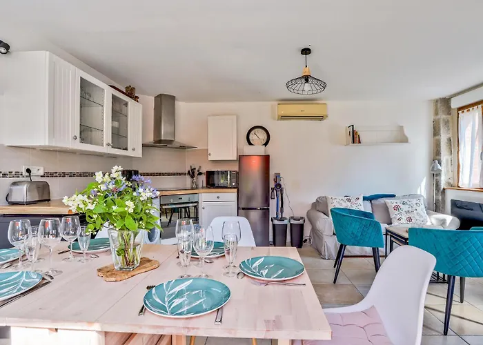 Awesome In Quettreville-sur-sienn With Wifi بيت للعطل *