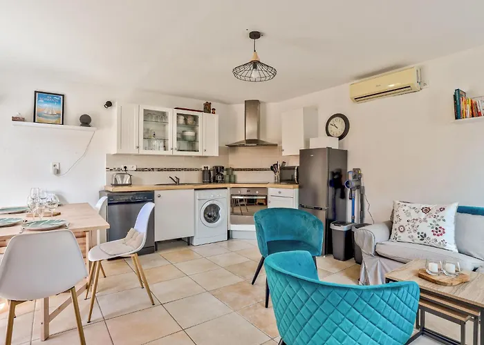 Awesome In Quettreville-sur-sienn With Wifi بيت للعطل