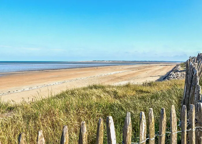 Awesome In Quettreville-sur-sienn With Wifi بيت للعطل *