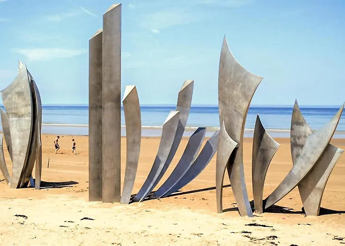 Awesome In Quettreville-sur-sienn With Wifi بيت للعطل